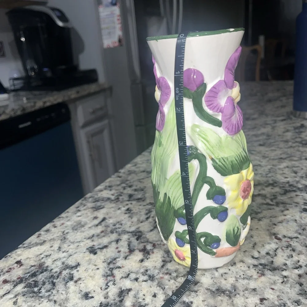 Vintage 18 daniel brand  3D Floral‎ Glazed Porcelain Vase